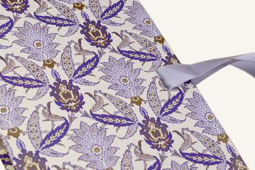 Lilac-colored leporello with real satin ribbon and space for 14 photos